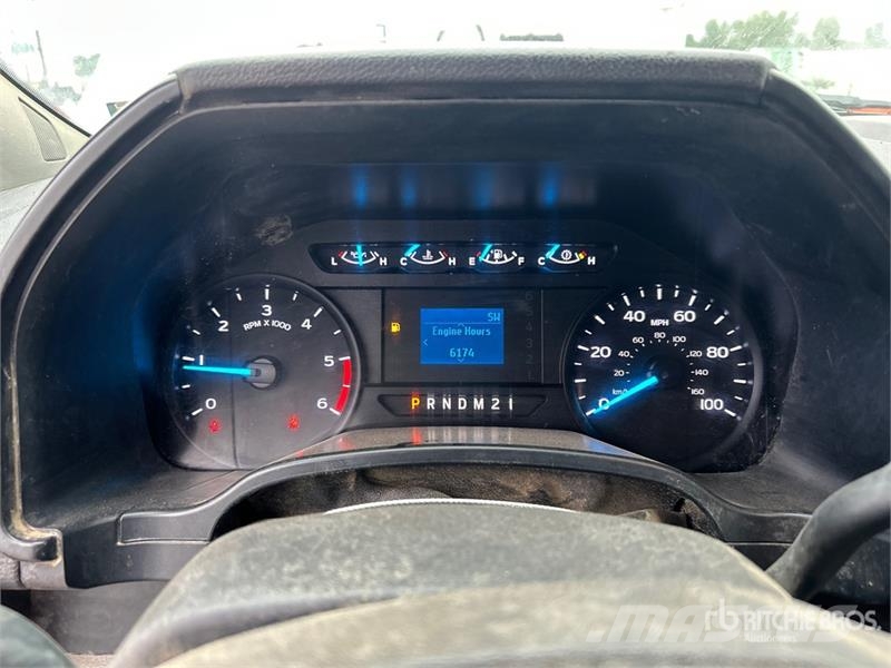 Ford F-550 XL 4x4 Crew Cab Utility Truck Vieglais kravas automobilis/izkraušana no sāniem