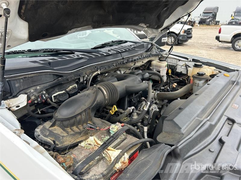 Ford F-550 XL 4x4 Crew Cab Utility Truck Vieglais kravas automobilis/izkraušana no sāniem