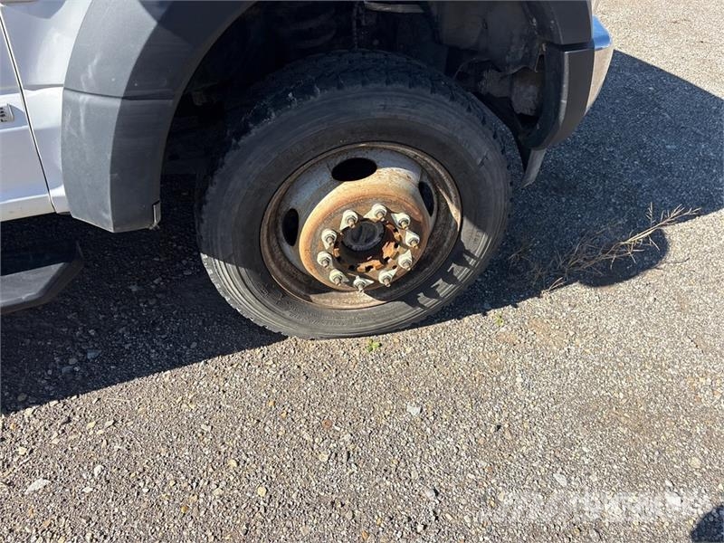 Ford F-550 XL 4x4 Crew Cab Utility Truck (Inoperable) Utilitaire benne