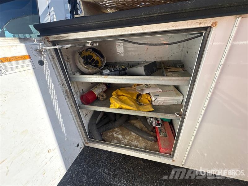 Ford F-550 XL 4x4 Crew Cab Utility Truck (Inoperable) Utilitaire benne