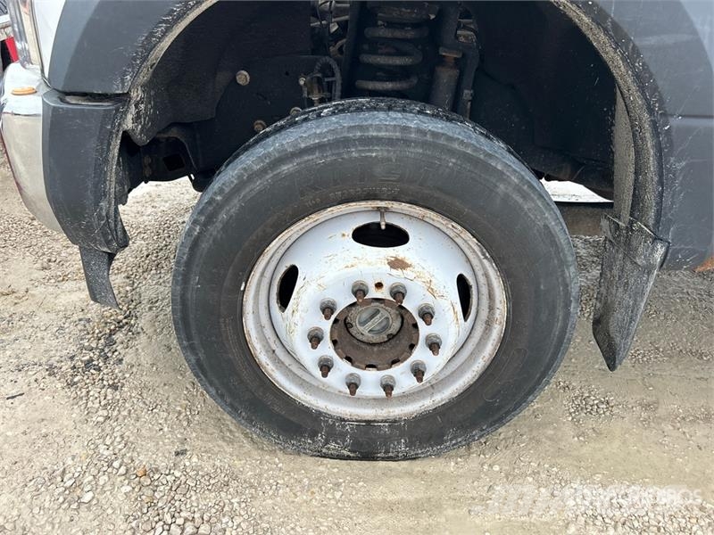 Ford F-550 XL 4x4 Crew Cab Utility Truck Vieglais kravas automobilis/izkraušana no sāniem