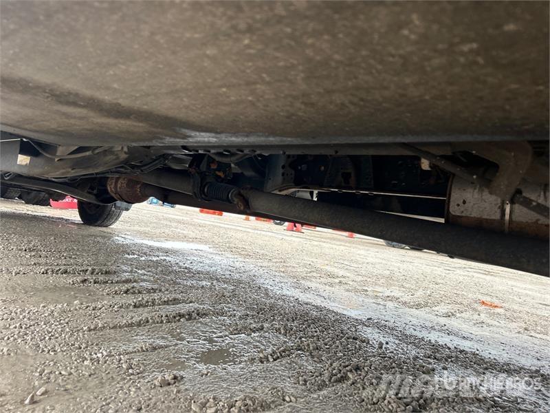 Ford F-550 XL 4x4 Crew Cab Utility Truck Vieglais kravas automobilis/izkraušana no sāniem