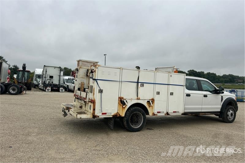 Ford F-550 XL 4x4 Crew Cab Utility Truck Vieglais kravas automobilis/izkraušana no sāniem