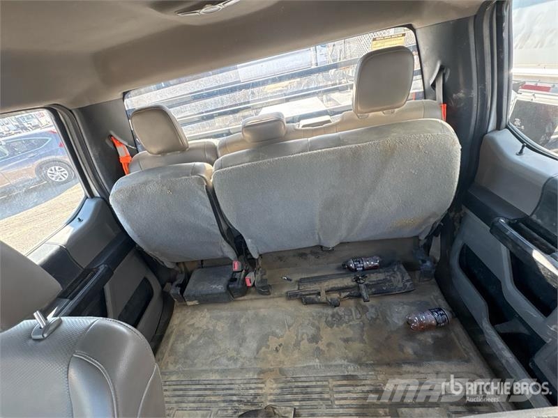 Ford F-550 XL 4x4 Crew Cab Utility Truck (Inoperable) Utilitaire benne