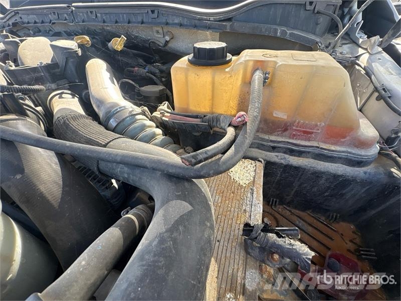 Ford F-550 XL 4x4 Crew Cab Utility Truck (Inoperable) Utilitaire benne
