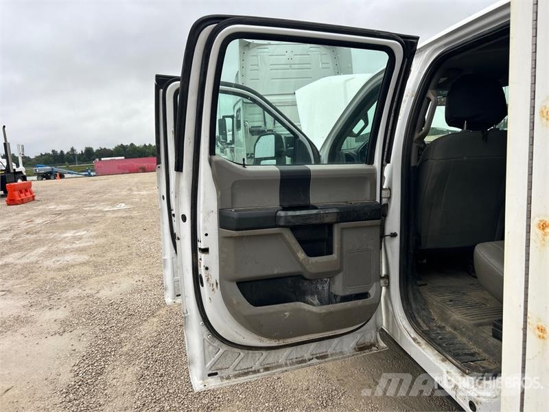Ford F-550 XL 4x4 Crew Cab Utility Truck Vieglais kravas automobilis/izkraušana no sāniem