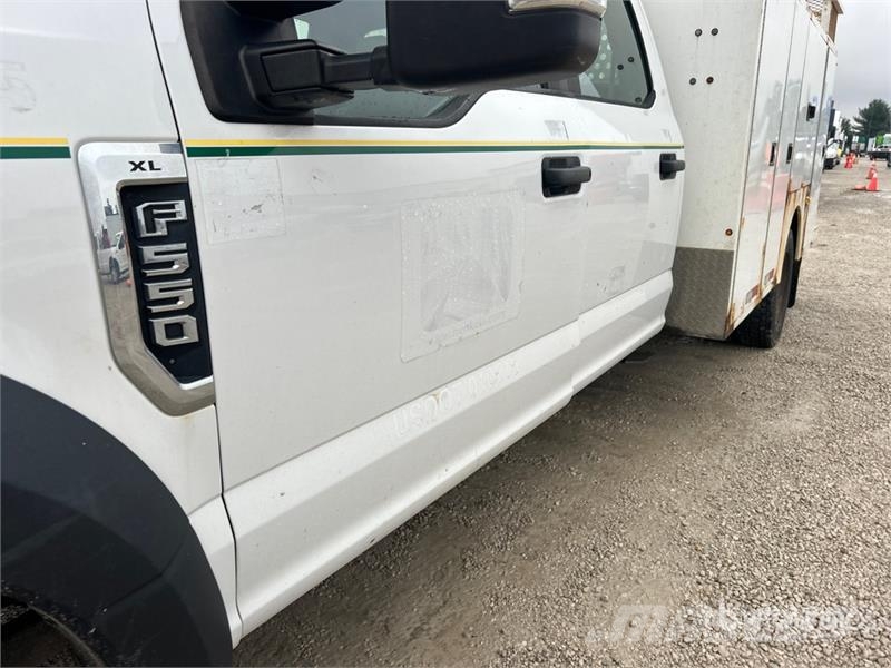 Ford F-550 XL 4x4 Crew Cab Utility Truck Vieglais kravas automobilis/izkraušana no sāniem