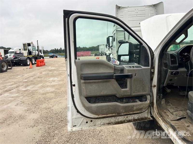 Ford F-550 XL 4x4 Crew Cab Utility Truck Vieglais kravas automobilis/izkraušana no sāniem