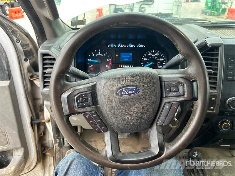 Ford F-550 XL 4x4 Crew Cab Utility Truck Vieglais kravas automobilis/izkraušana no sāniem