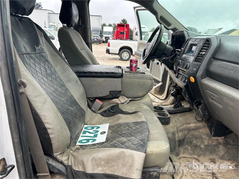 Ford F-550 XL 4x4 Crew Cab Utility Truck Vieglais kravas automobilis/izkraušana no sāniem