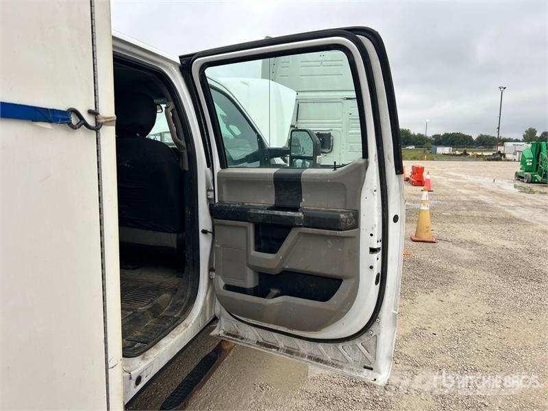 Ford F-550 XL 4x4 Crew Cab Utility Truck Vieglais kravas automobilis/izkraušana no sāniem