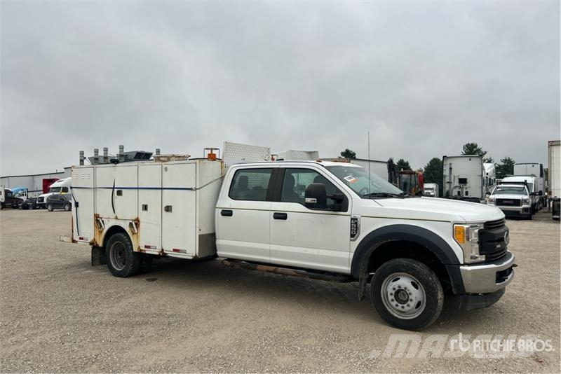 Ford F-550 XL 4x4 Crew Cab Utility Truck Vieglais kravas automobilis/izkraušana no sāniem