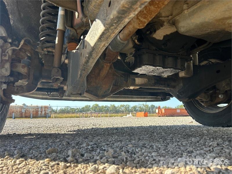 Ford F-550 XL 4x4 Extended Cab Cab and Chassis Cabins and interior