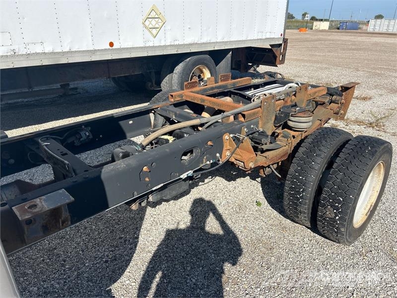Ford F-550 XL 4x4 Extended Cab Cab and Chassis Cabins and interior