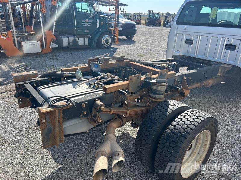 Ford F-550 XL 4x4 Extended Cab Cab and Chassis Cabins and interior