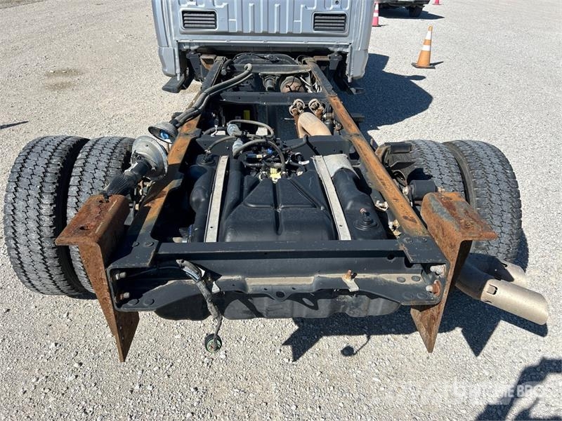 Ford F-550 XL 4x4 Extended Cab Cab and Chassis Cabins and interior