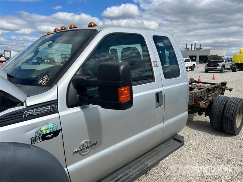 Ford F-550 XL 4x4 Extended Cab Cab and Chassis Cabins and interior