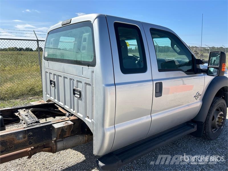 Ford F-550 XL 4x4 Extended Cab Cab and Chassis Kabine i unutrašnjost