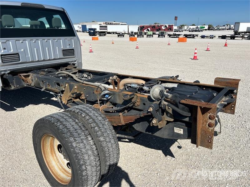 Ford F-550 XL 4x4 Extended Cab Cab and Chassis Cabins and interior