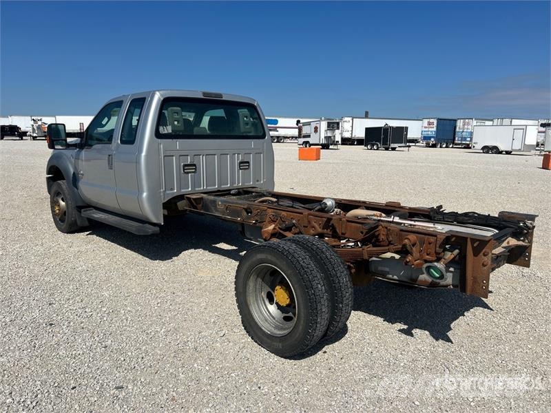 Ford F-550 XL 4x4 Extended Cab Cab and Chassis Kabine i unutrašnjost