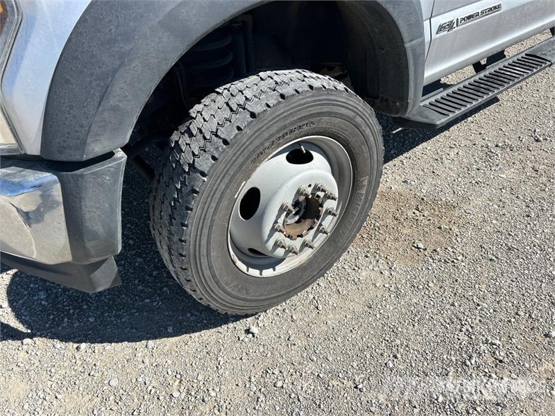 Ford F-550 XL 4x4 Extended Cab Cab and Chassis Cabins and interior