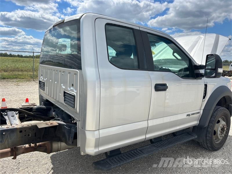 Ford F-550 XL 4x4 Extended Cab Cab and Chassis Kabīnes un interjers