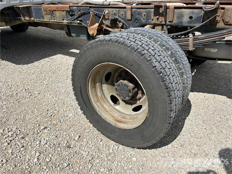 Ford F-550 XL 4x4 Extended Cab Cab and Chassis Cabins and interior