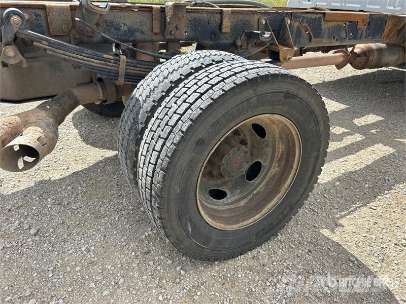 Ford F-550 XL 4x4 Extended Cab Cab and Chassis Cabins and interior