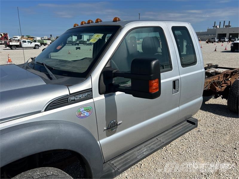 Ford F-550 XL 4x4 Extended Cab Cab and Chassis Kabine i unutrašnjost