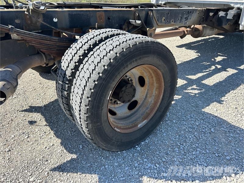 Ford F-550 XL 4x4 Extended Cab Cab and Chassis Cabins and interior