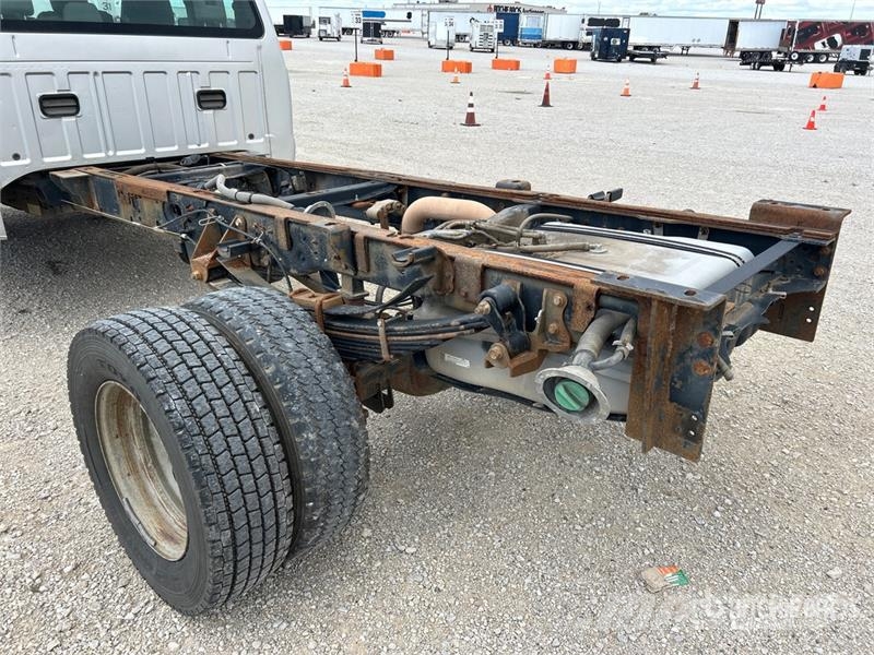 Ford F-550 XL 4x4 Extended Cab Cab and Chassis Cabins and interior
