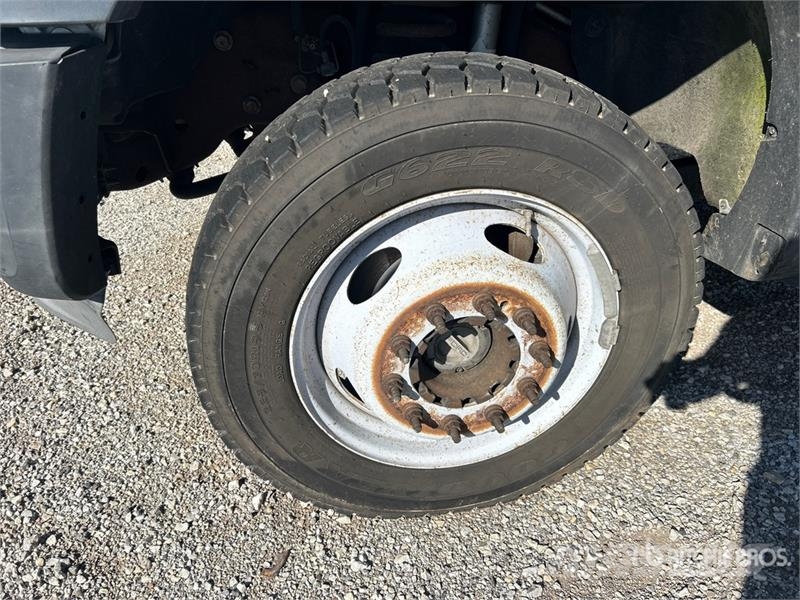 Ford F-550 XL 4x4 Extended Cab Cab and Chassis Cabins and interior