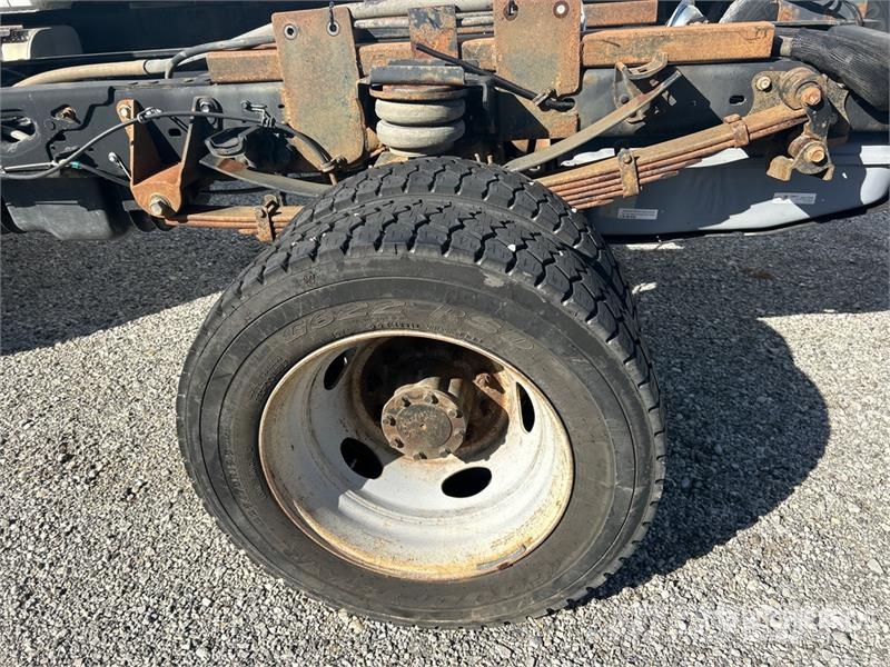 Ford F-550 XL 4x4 Extended Cab Cab and Chassis Cabins and interior