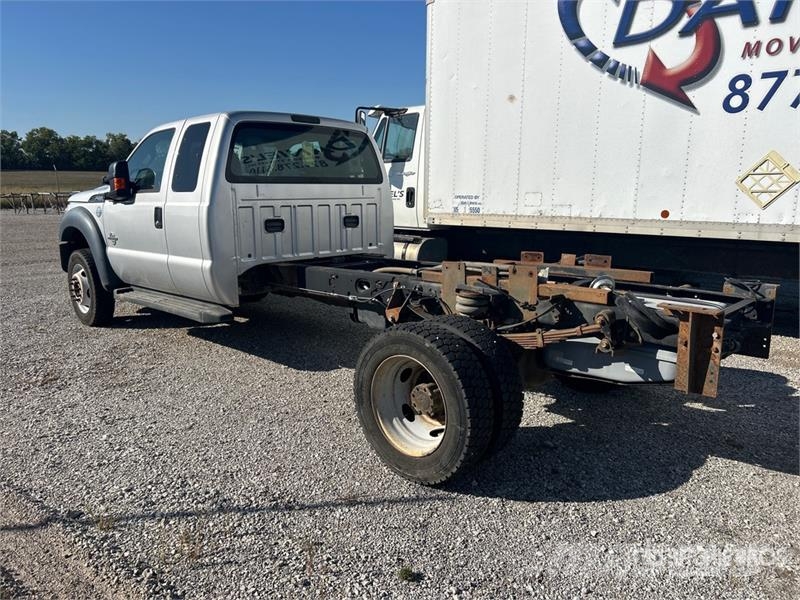 Ford F-550 XL 4x4 Extended Cab Cab and Chassis Cabins and interior