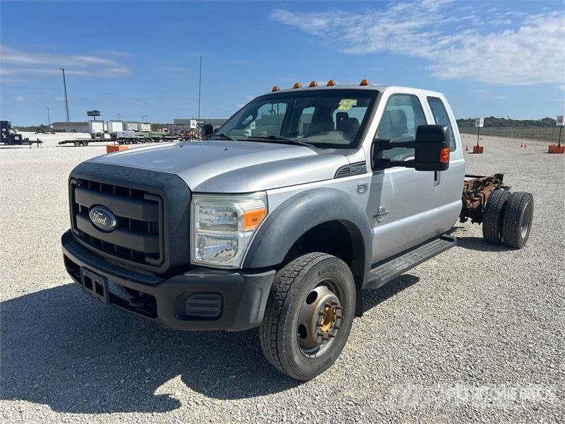 Ford F-550 XL 4x4 Extended Cab Cab and Chassis Kabine i unutrašnjost