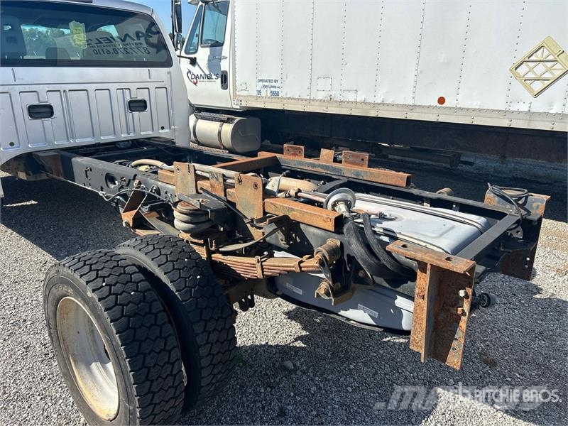 Ford F-550 XL 4x4 Extended Cab Cab and Chassis Cabins and interior