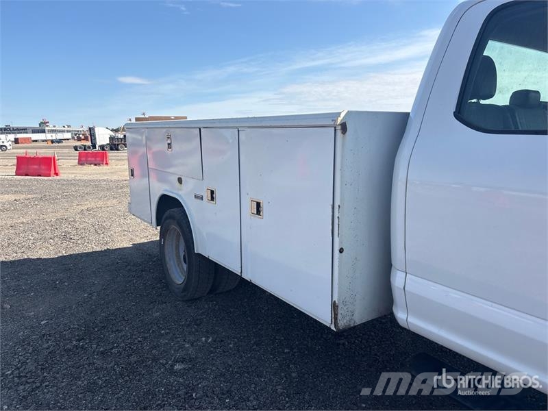 Ford F-550 XL 4x4 Extended Cab Service Truck Veículos municipais / de uso geral