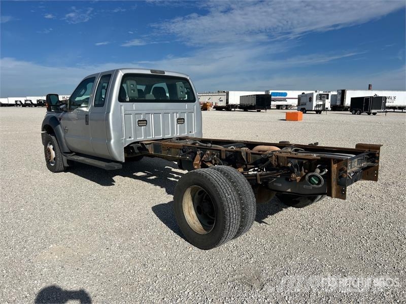 Ford F-550 XL 4x4 Extended Cab Cab and Chassis Kabīnes un interjers