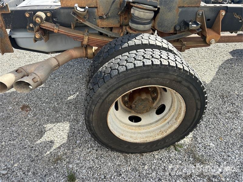 Ford F-550 XL 4x4 Extended Cab Cab and Chassis Cabins and interior