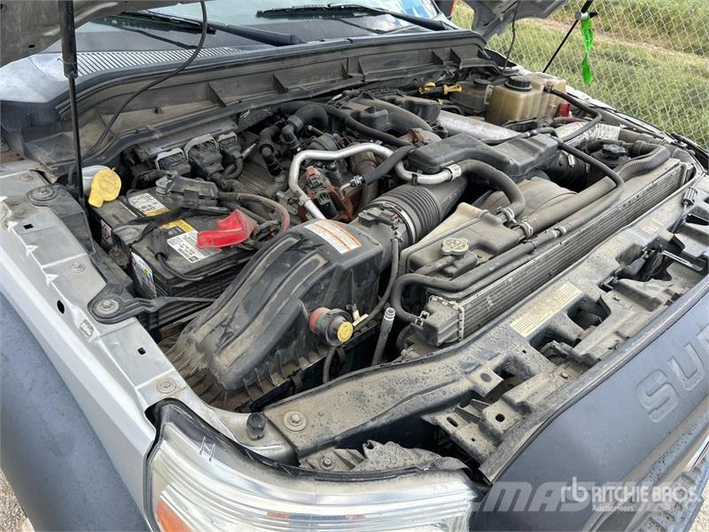 Ford F-550 XL 4x4 Extended Cab Cab and Chassis Cabins and interior