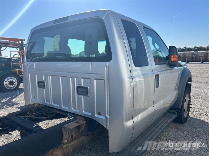 Ford F-550 XL 4x4 Extended Cab Cab and Chassis Cabins and interior