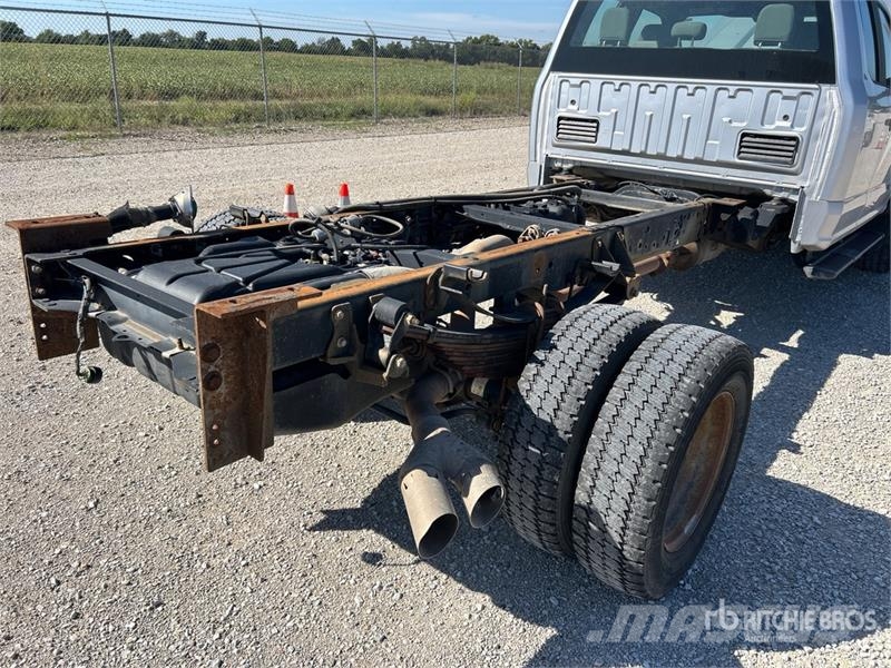 Ford F-550 XL 4x4 Extended Cab Cab and Chassis Cabins and interior