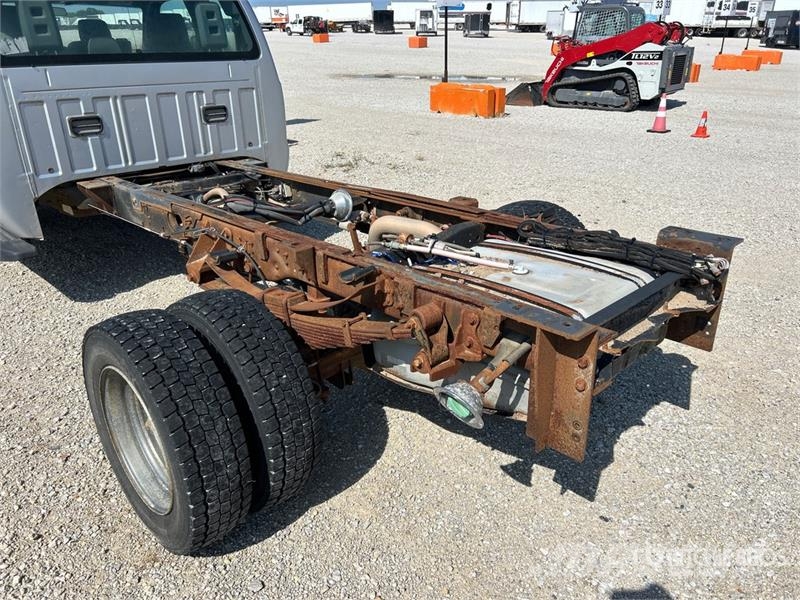 Ford F-550 XL 4x4 Extended Cab Cab and Chassis Kabine i unutrašnjost