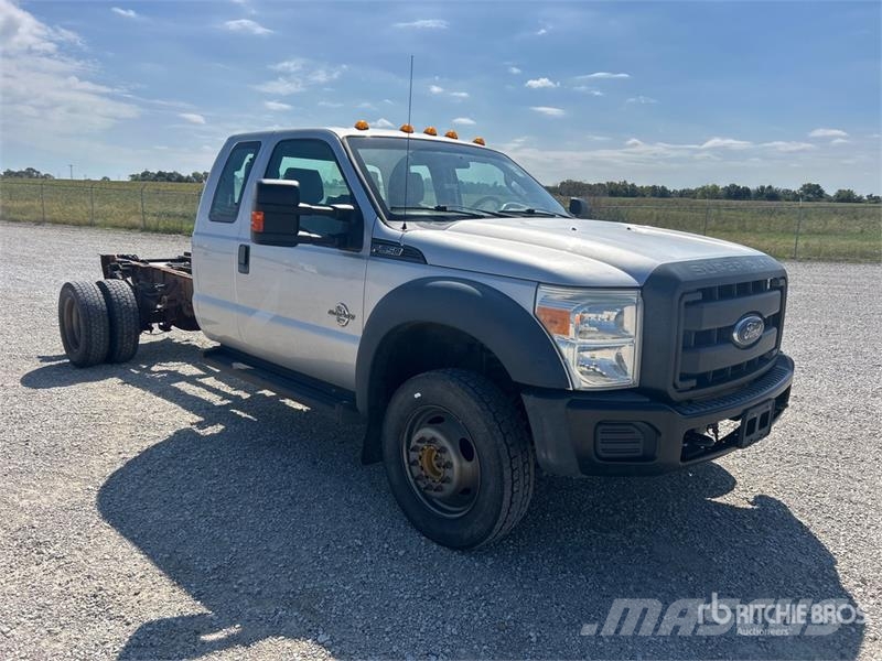 Ford F-550 XL 4x4 Extended Cab Cab and Chassis Kabine i unutrašnjost