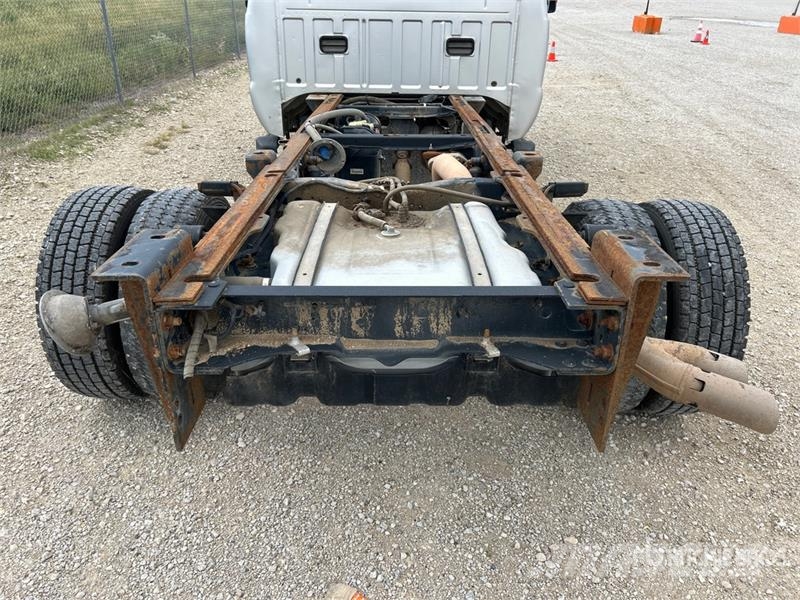 Ford F-550 XL 4x4 Extended Cab Cab and Chassis Cabins and interior