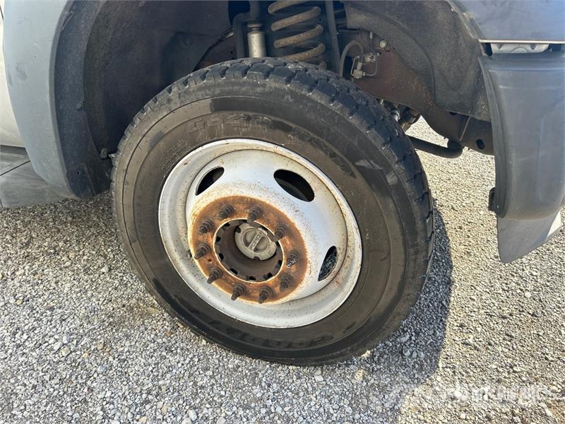 Ford F-550 XL 4x4 Extended Cab Cab and Chassis Cabins and interior