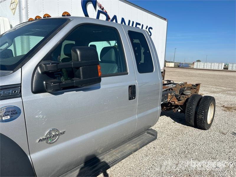 Ford F-550 XL 4x4 Extended Cab Cab and Chassis Cabins and interior