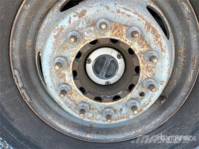 Ford F-550 XL 4x4 Extended Cab Cab and Chassis Cabins and interior