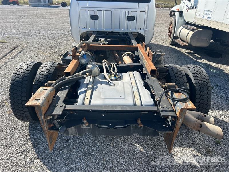Ford F-550 XL 4x4 Extended Cab Cab and Chassis Cabins and interior