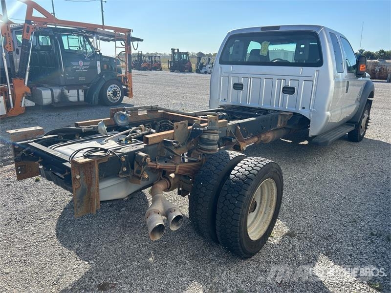 Ford F-550 XL 4x4 Extended Cab Cab and Chassis Cabins and interior